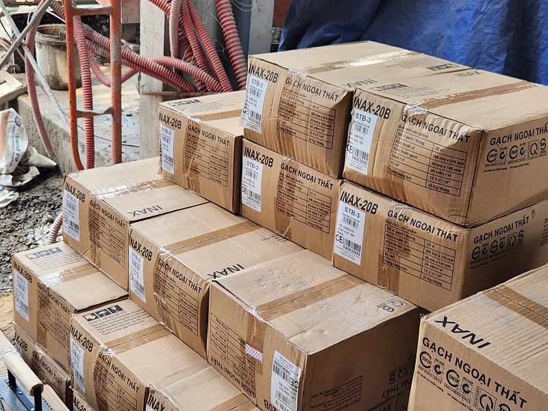 Bàn giao gạch INAX ốp cổng và rào TKB, STB